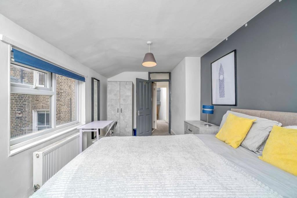 Appartamento Big House, 5 Beds, 2 Bathrooms, Contractors Dream, Great Transport Links Londra