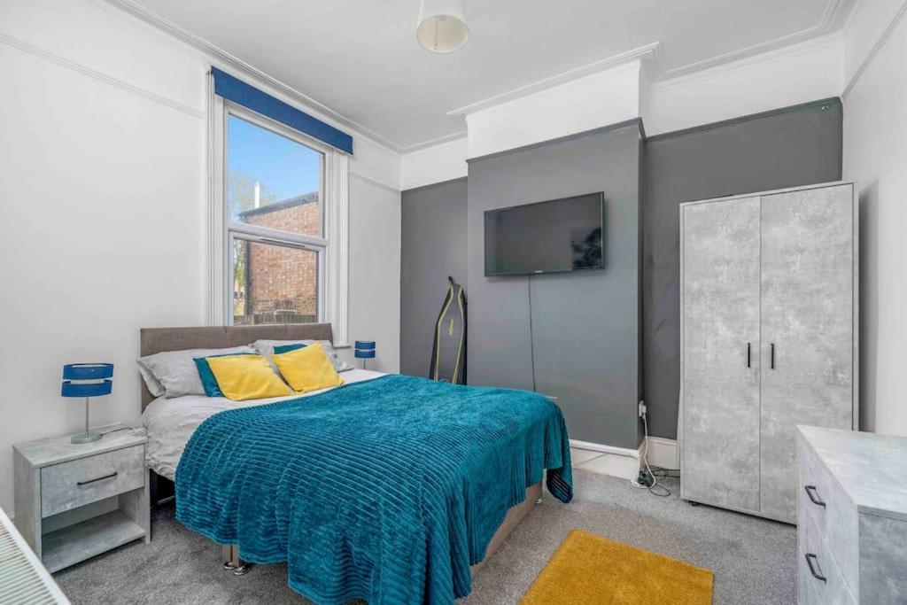 Big House, 5 Beds, 2 Bathrooms, Contractors Dream, Great Transport Links Appartamento