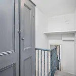 Big House, 5 Beds, 2 Bathrooms, Contractors Dream, Great Transport Links